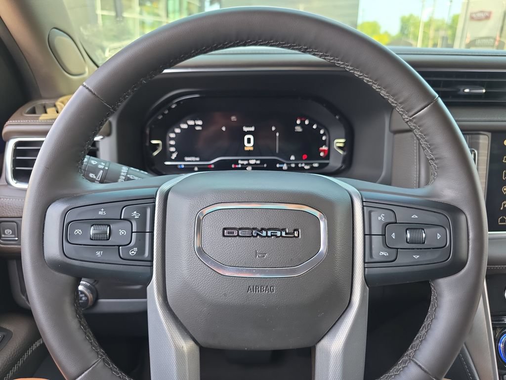 Used 2023 GMC Yukon Denali RWD image 19
