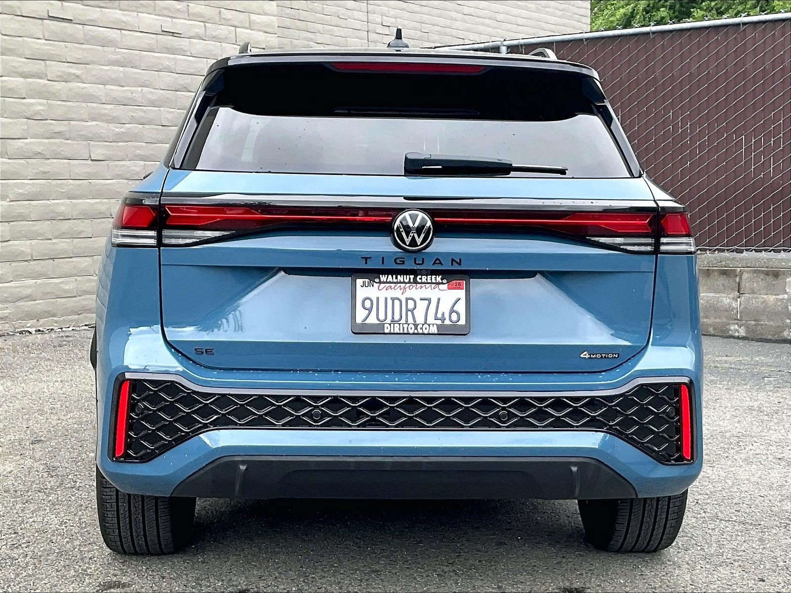 Certified 2025 Volkswagen Tiguan SE R-Line AWD/4WD image 3