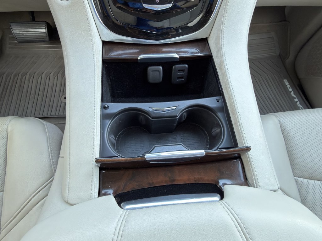 Used 2017 Cadillac Escalade Premium Luxury RWD image 19