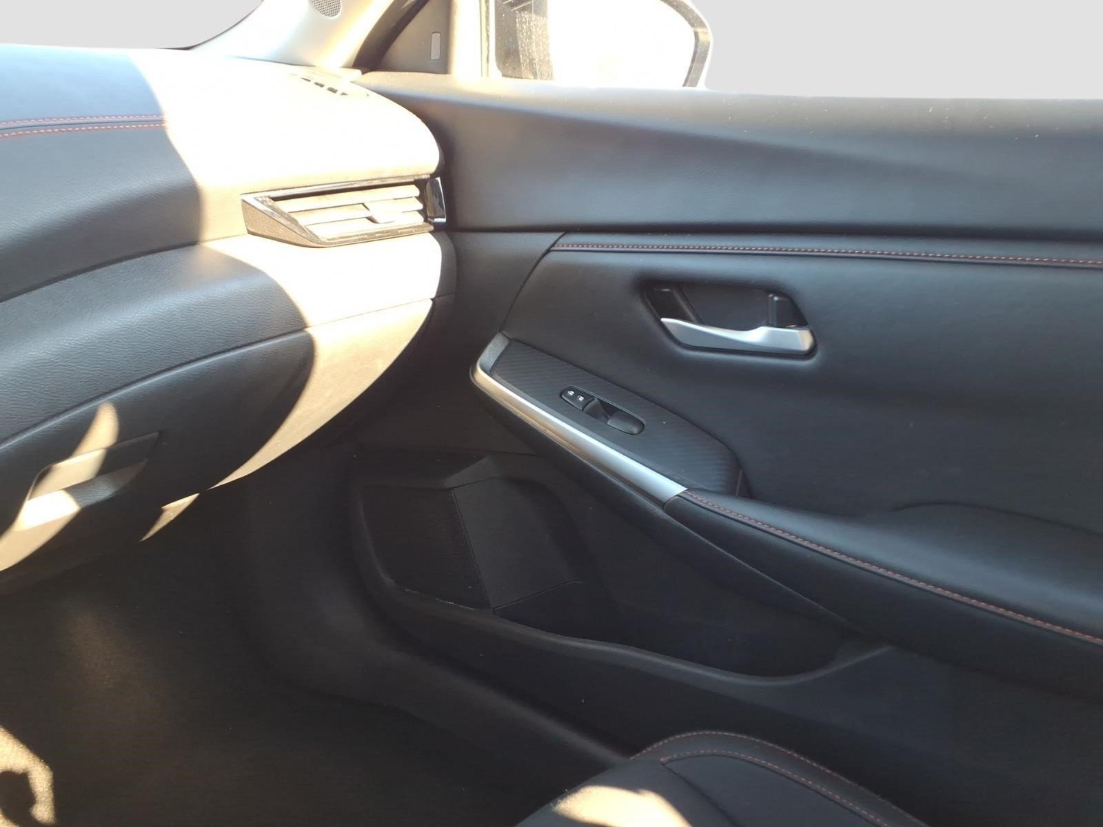 Used 2025 Nissan Sentra SR FWD image 22
