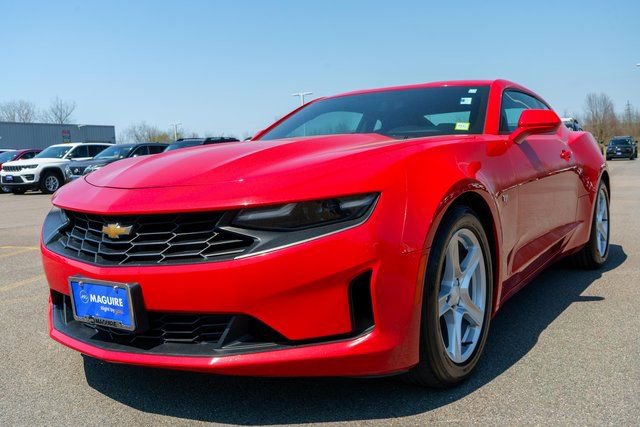 Used 2023 Chevrolet Camaro LT RWD image 2