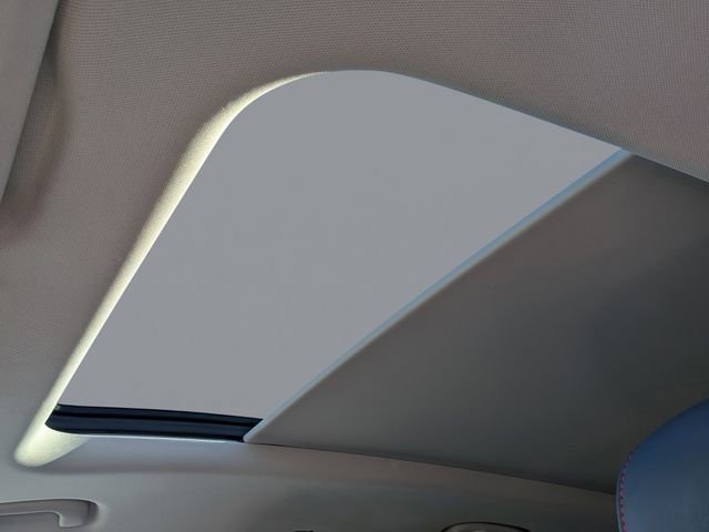 Used 2023 Buick Envision Essence w/ Sport Touring Package image 18