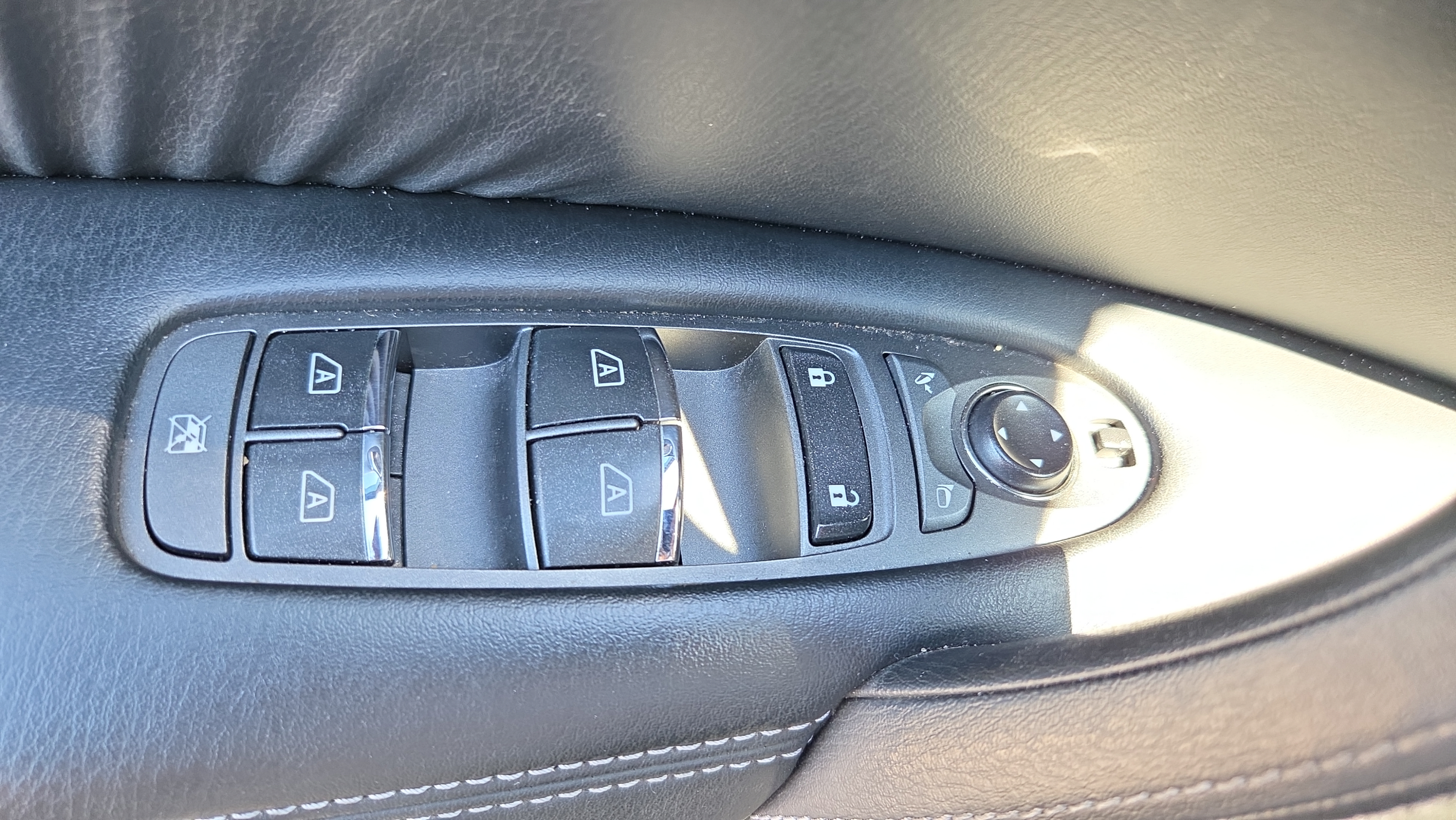 Used 2020 Nissan Armada SL RWD image 35
