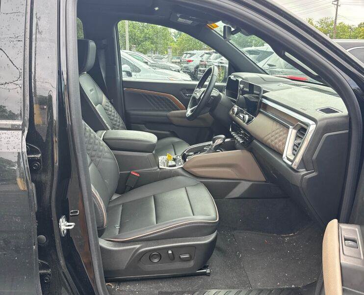 Used 2024 GMC Canyon Denali AWD/4WD image 7