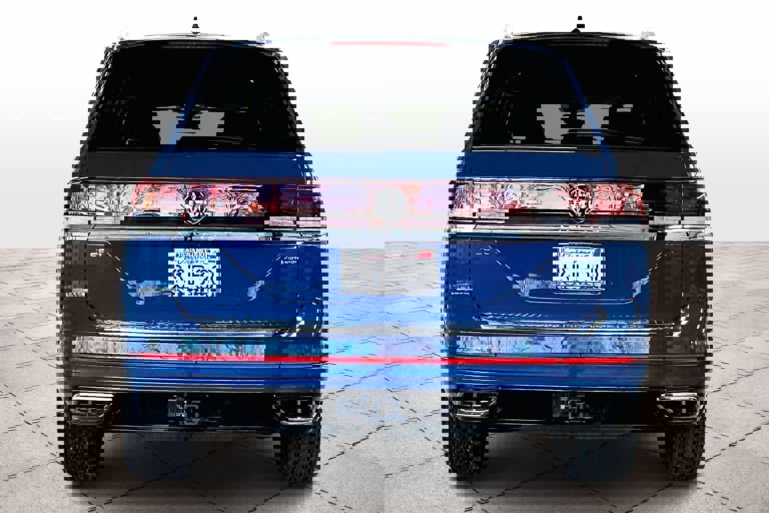 Used 2025 Volkswagen Atlas SEL Premium R-Line image 3