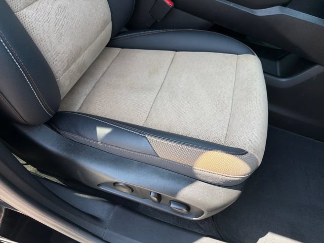 Used 2025 Chevrolet Equinox ACTIV w/ Safety and Technology Package FWD image 26
