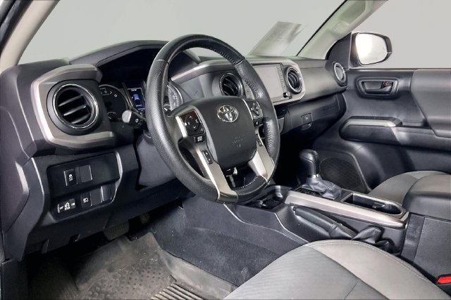 Used 2022 Toyota Tacoma SR5 w/ Technology Package AWD/4WD image 15