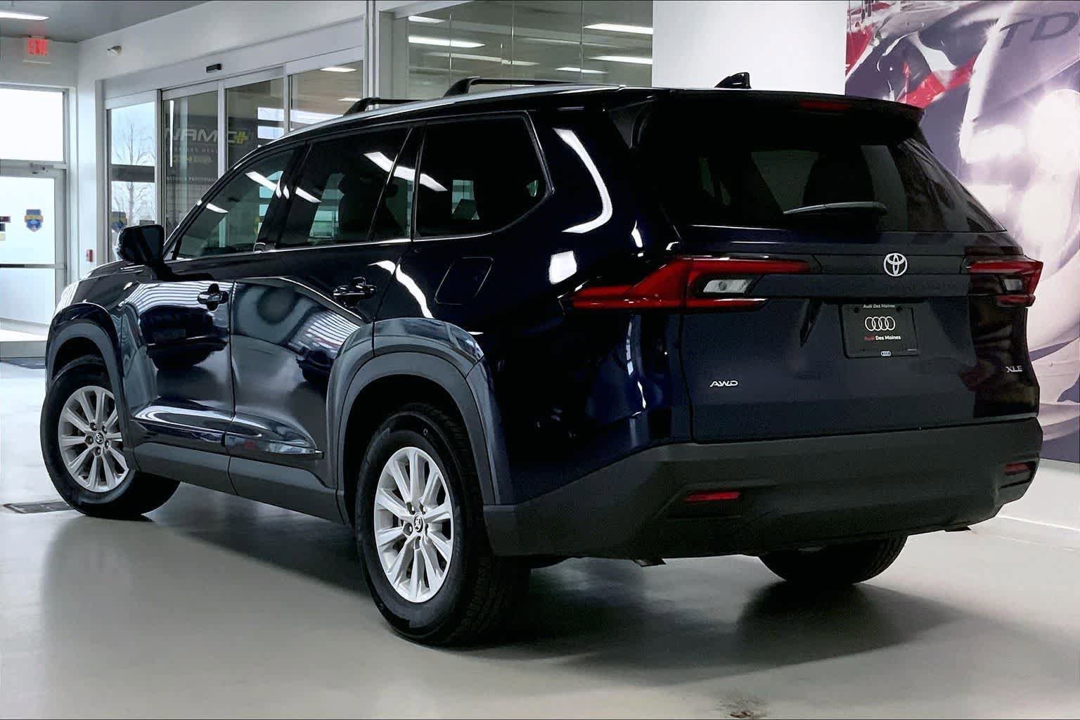 Used 2025 Toyota Grand Highlander AWD image 4