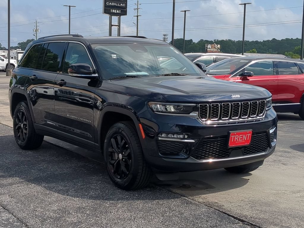 Used 2023 Jeep Grand Cherokee Limited AWD/4WD image 7