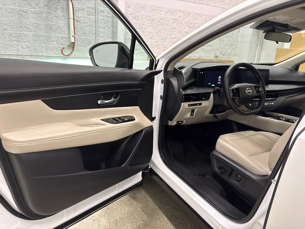 Used 2025 Nissan Murano SV AWD/4WD image 13