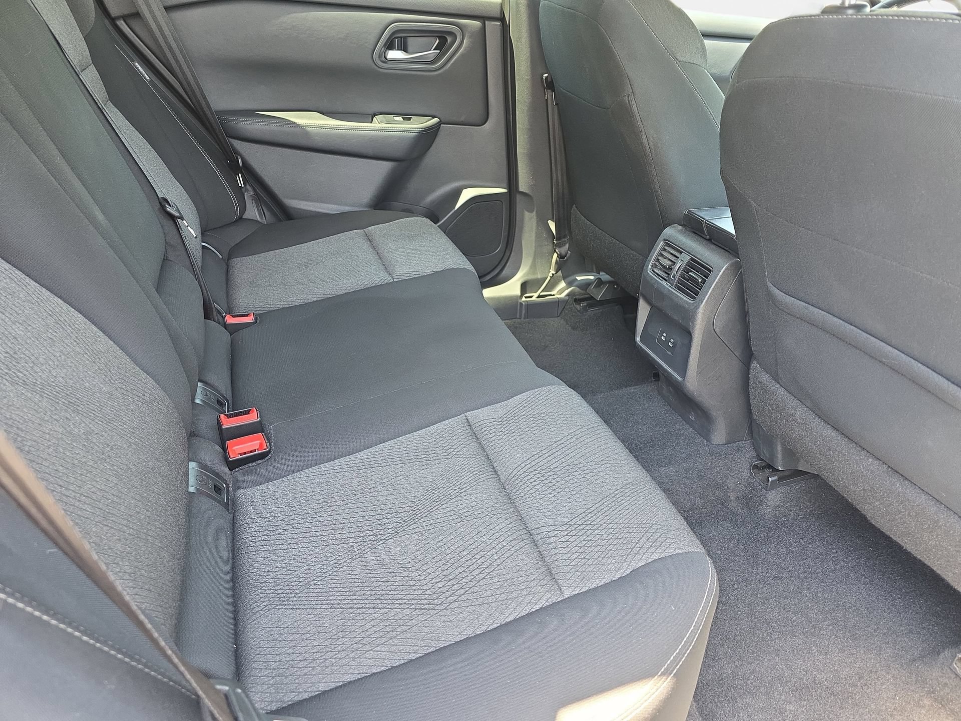 Used 2025 Nissan Rogue SV FWD image 11