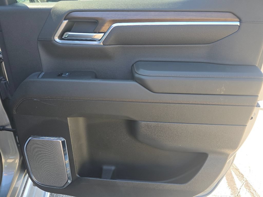Used 2024 Chevrolet Silverado 1500 High Country w/ Technology Package AWD/4WD image 23