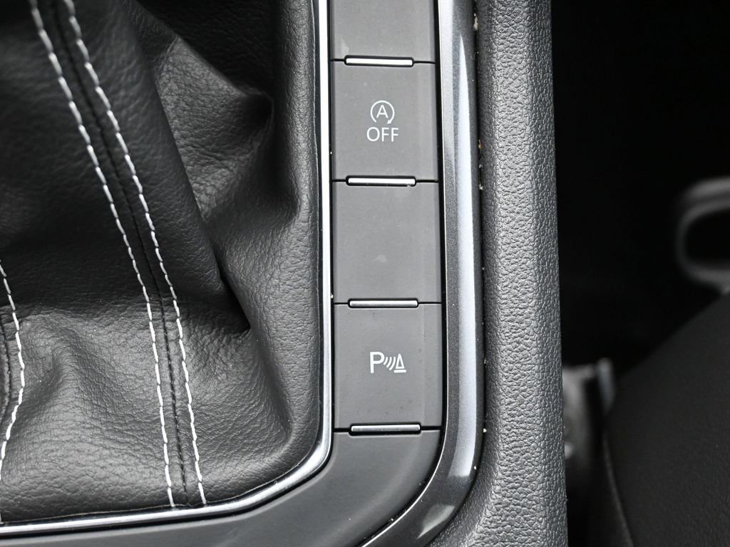 Used 2023 Volkswagen Tiguan SE R-Line image 25