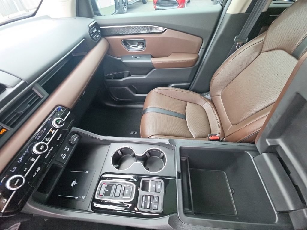 Certified 2025 Honda Pilot Elite image 25