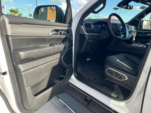 New 2025 Jeep Wagoneer L Series II image 14