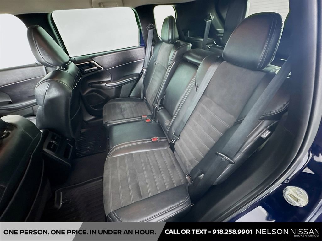 Used 2023 Mitsubishi Outlander SE Black Edition image 24