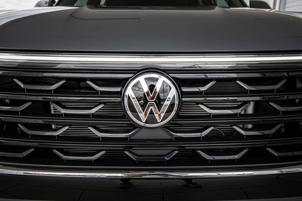 New 2026 Volkswagen Atlas Cross Sport SE FWD image 8