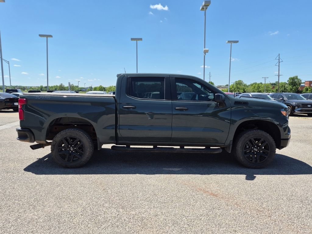 Used 2025 Chevrolet Silverado 1500 Custom Trail Boss w/ Dark Appearance Package AWD/4WD image 2