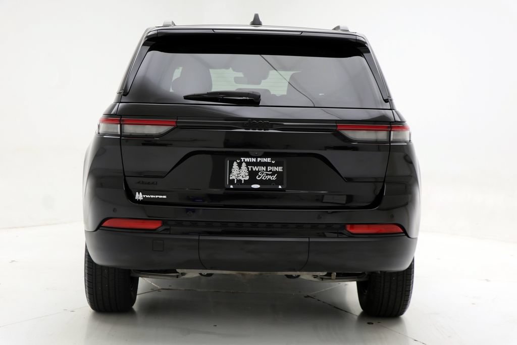 Used 2025 Jeep Grand Cherokee Altitude AWD/4WD image 7