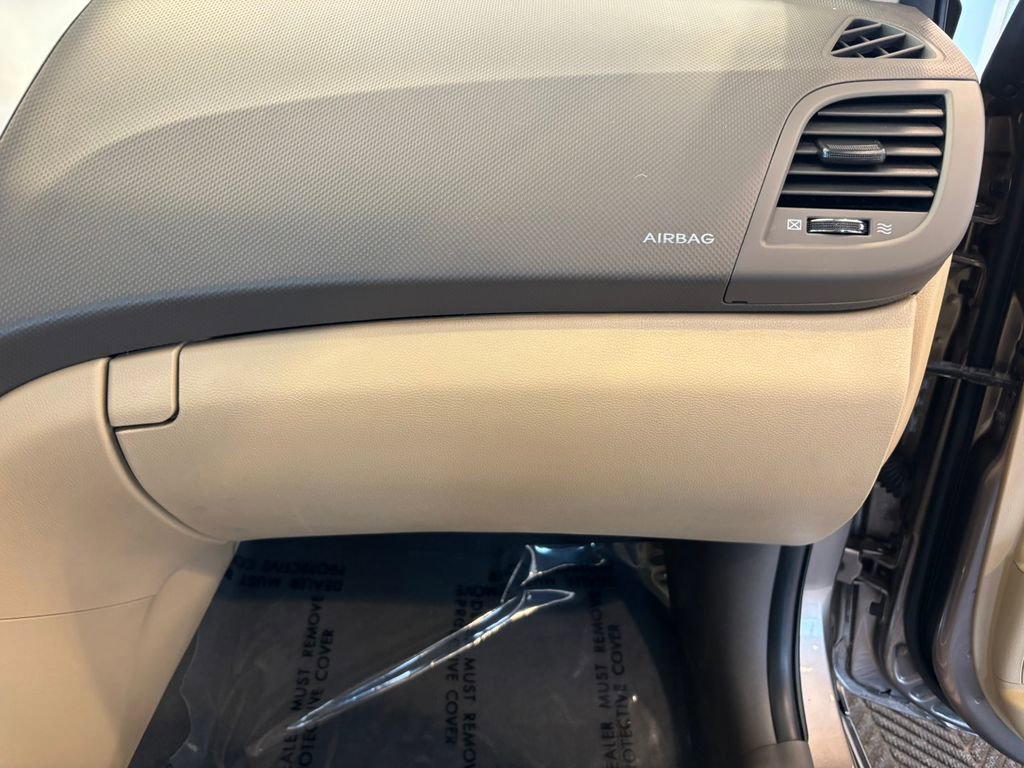 Used 2013 Hyundai Accent GLS FWD image 27