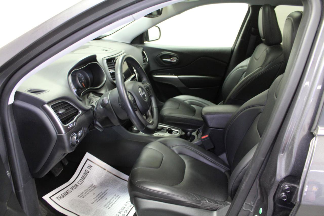 Used 2019 Jeep Cherokee Limited AWD/4WD image 19
