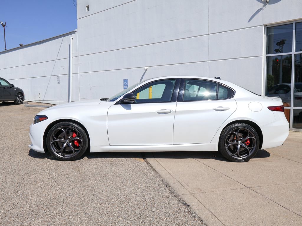 Used 2018 Alfa Romeo Giulia Ti Sport w/ Quick Order Package 22S Sport AWD/4WD image 2