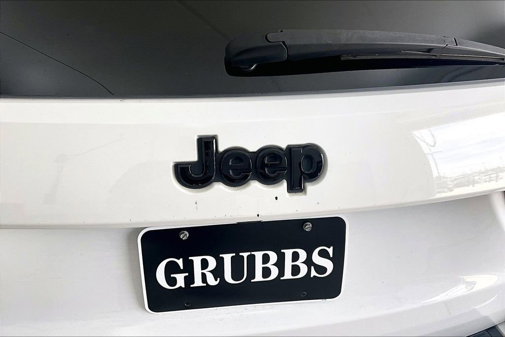 Used 2019 Jeep Grand Cherokee Altitude image 38