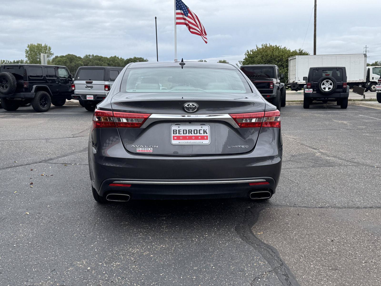 Used 2018 Toyota Avalon Limited FWD image 6