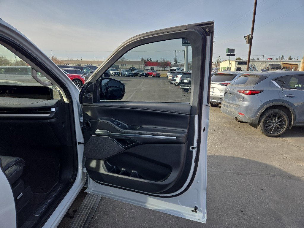 Used 2025 Lincoln Navigator L Reserve image 17