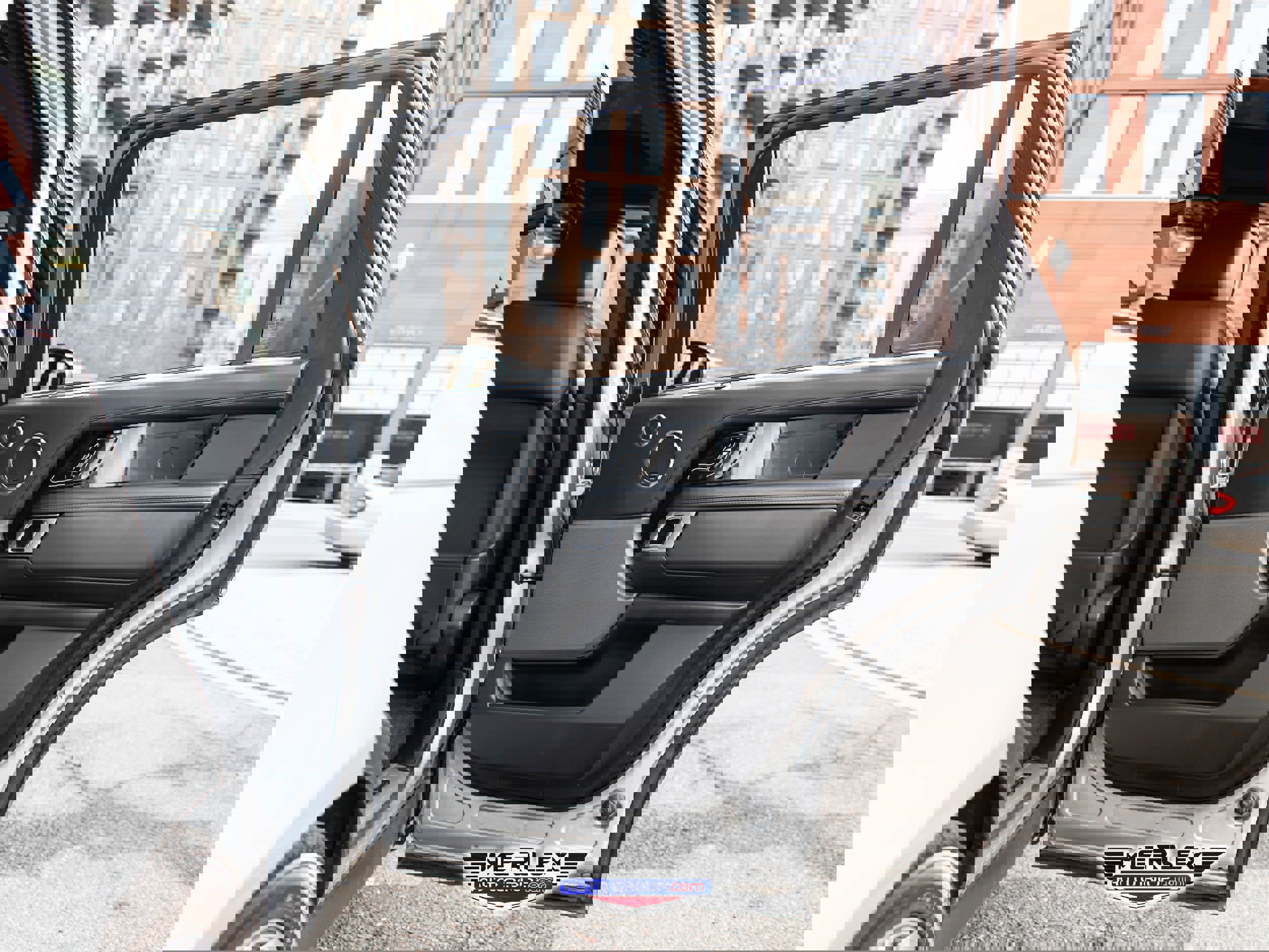 Used 2018 Land Rover Range Rover Long Wheelbase Supercharged image 48