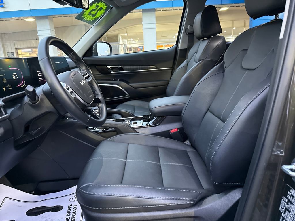 Used 2025 Kia Telluride EX w/ EX Captain's Chair Package image 11