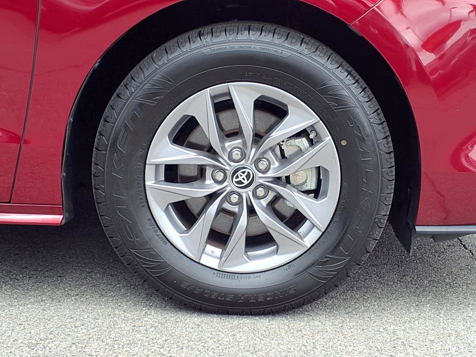 Certified 2025 Toyota Sienna LE FWD image 7