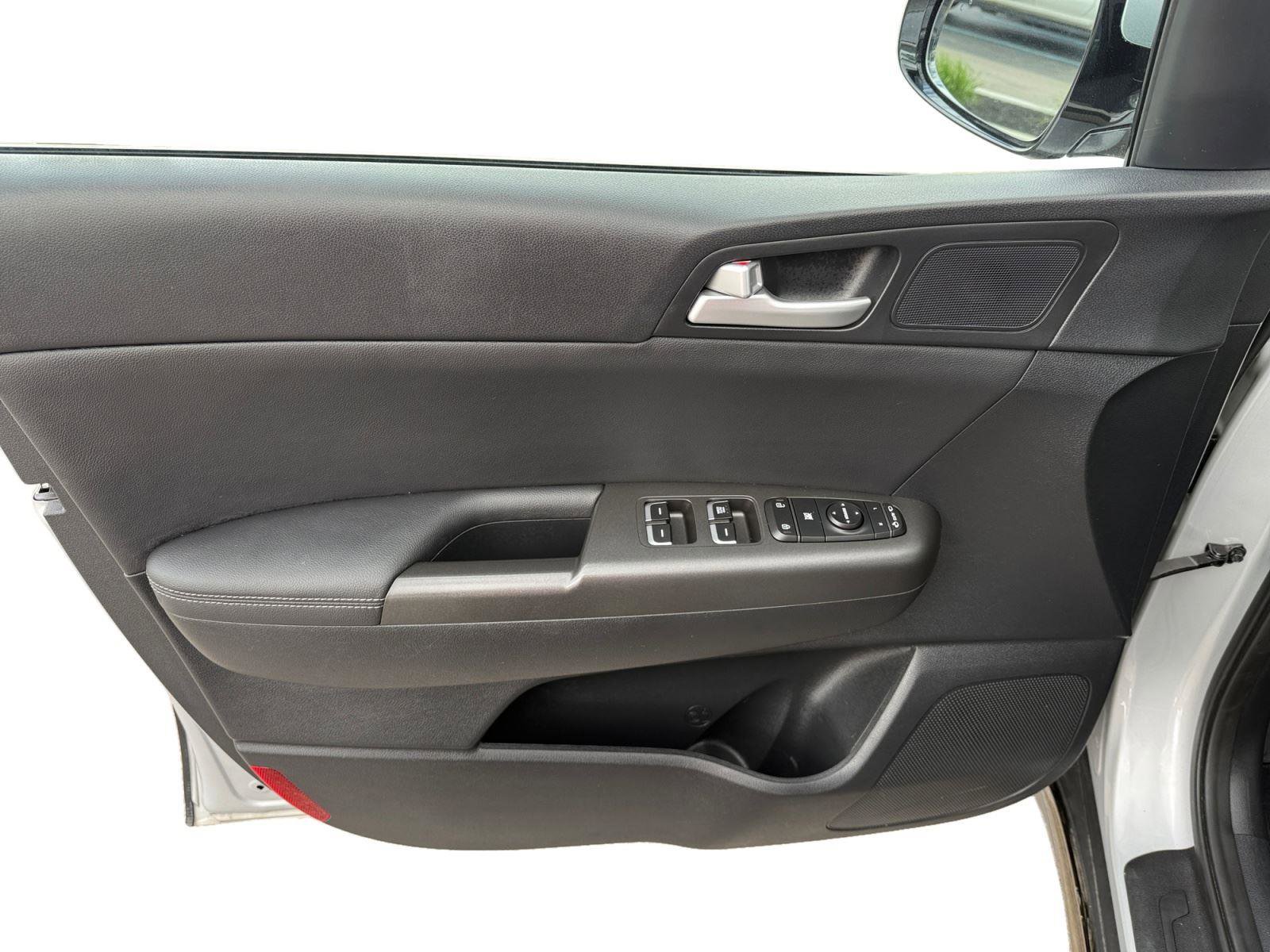 Used 2020 Kia Sportage S FWD image 9