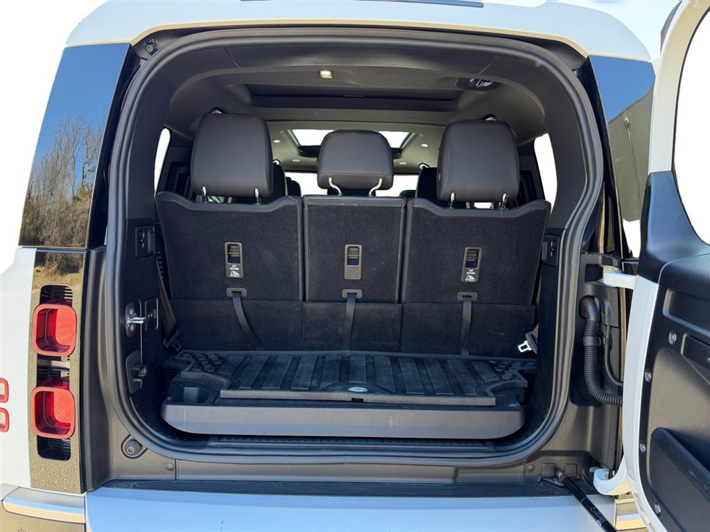 Used 2024 Land Rover Defender 130 S image 25
