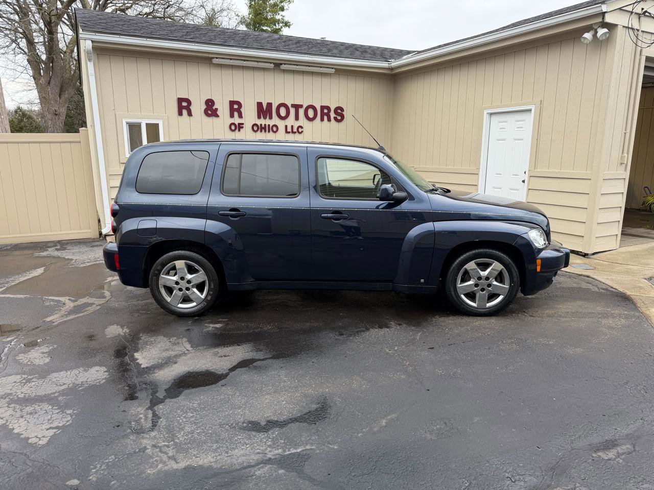 Used 2009 Chevrolet HHR LT image 2