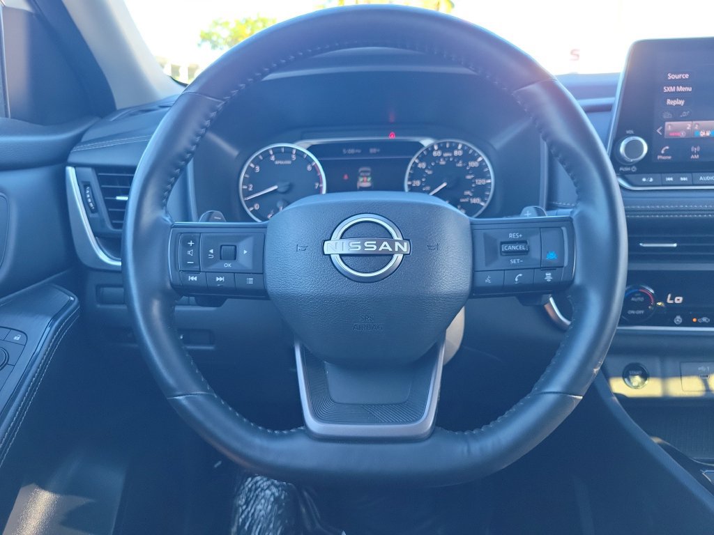 Used 2025 Nissan Rogue SV w/ SV Premium Package FWD image 17