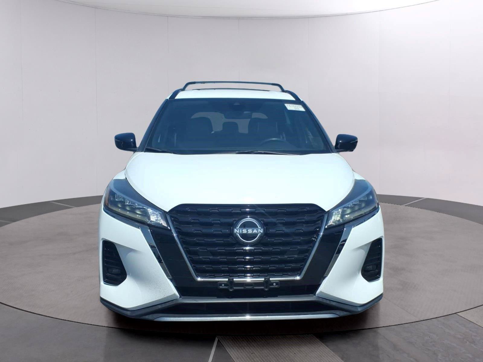 Used 2023 Nissan Kicks SR w/ SR Premium Package FWD image 8