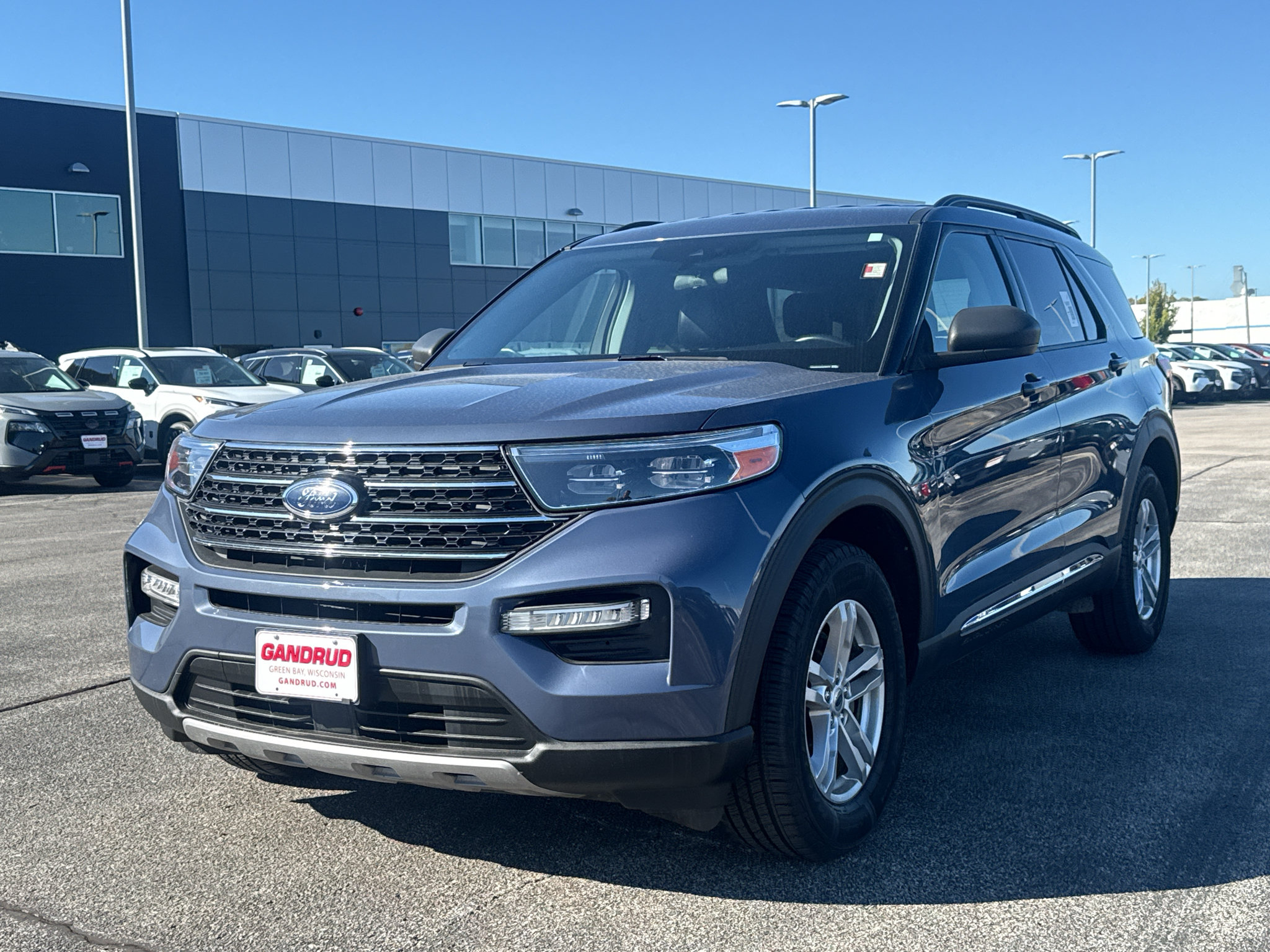 Used 2021 Ford Explorer XLT w/ Equipment Group 202A AWD/4WD image 2