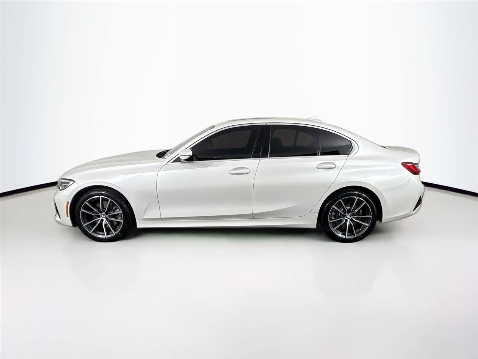 Used 2019 BMW 330i xDrive Sedan w/ Convenience Package AWD/4WD image 14