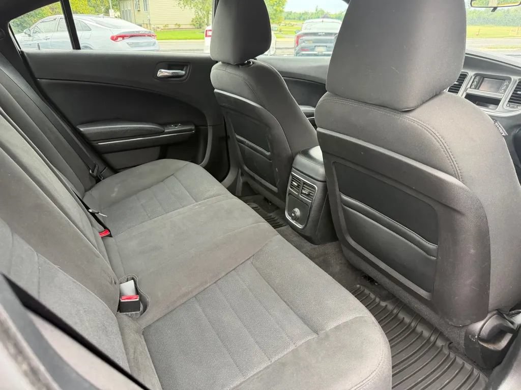 Used 2013 Dodge Charger SE RWD image 7