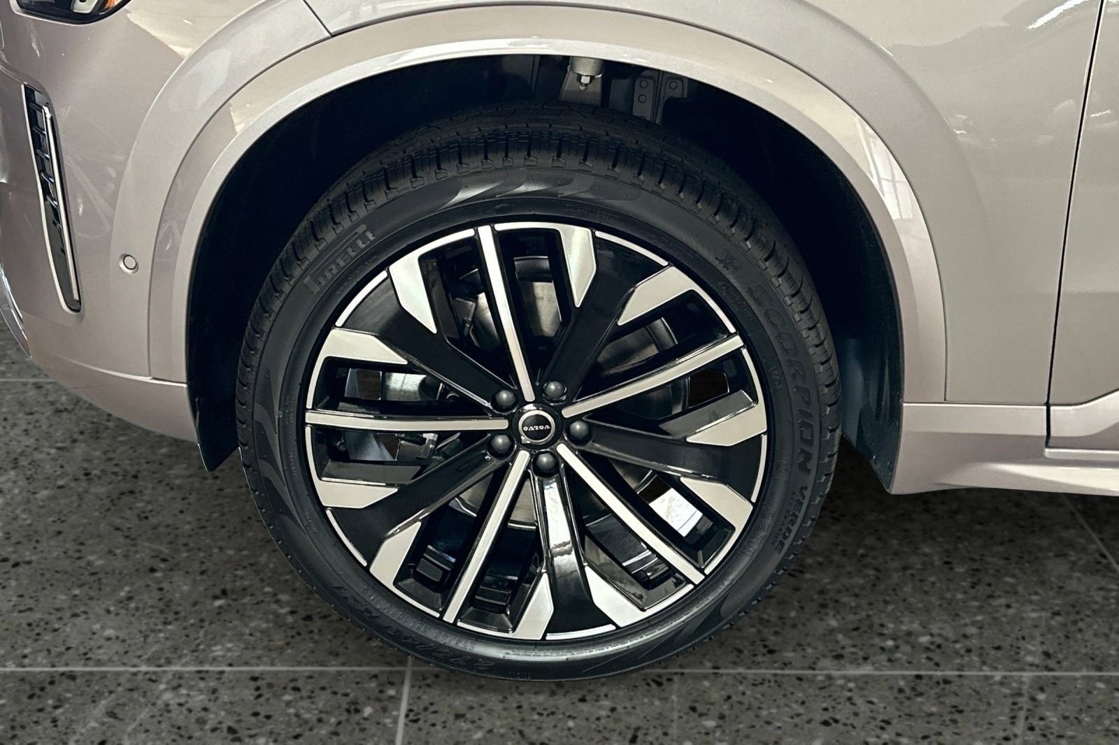 New 2026 Volvo XC90 B5 Plus w/ Protection Package Premier image 11