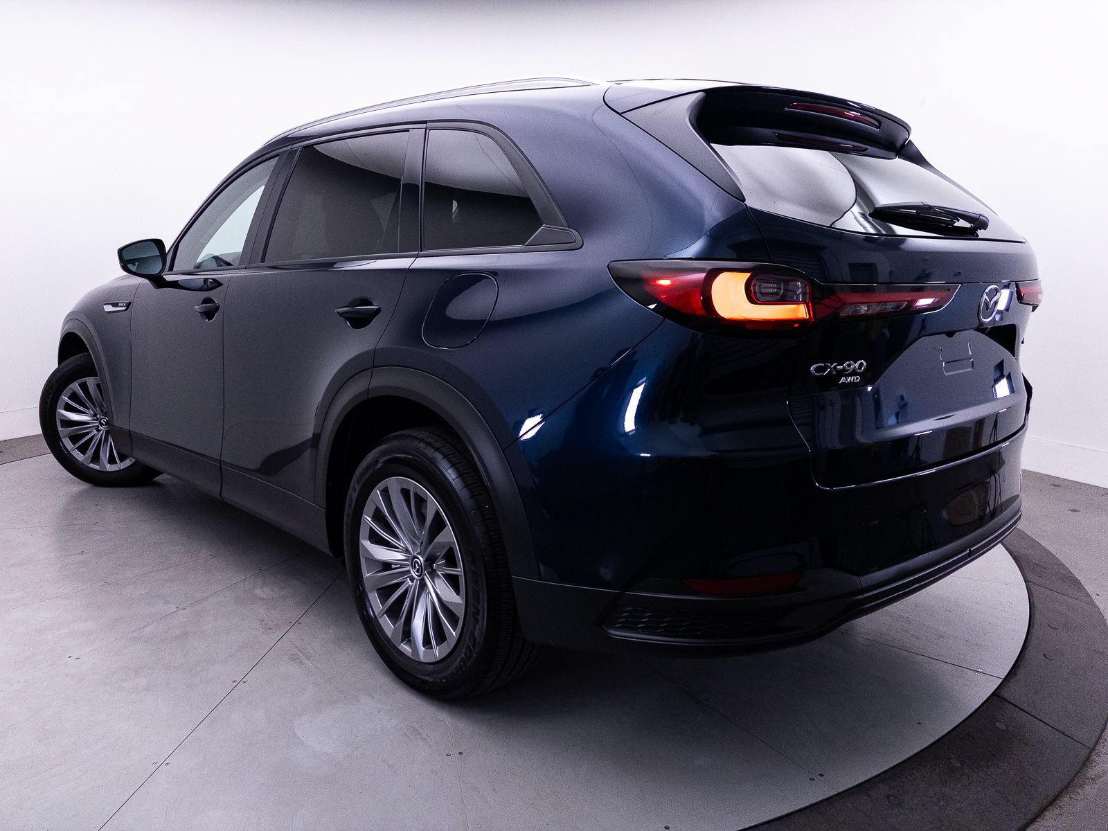 Used 2025 MAZDA CX-90 Plug-In Hybrid w/ Preferred AWD/4WD image 2