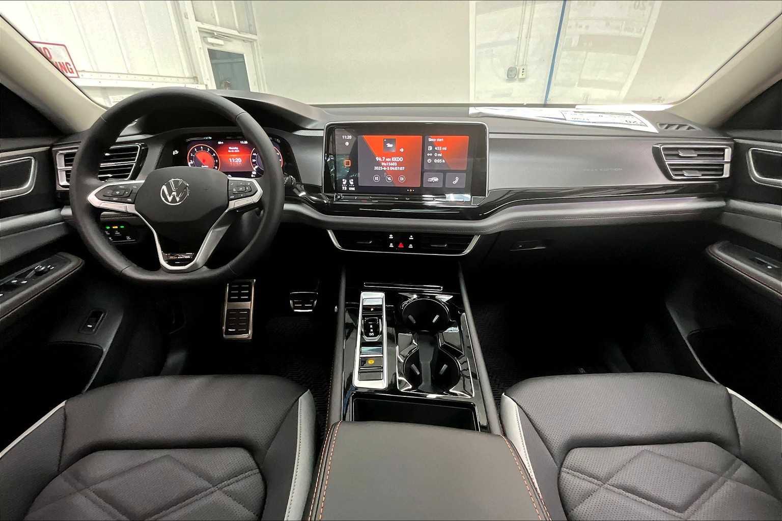 New 2025 Volkswagen Atlas Peak Edition SE image 7