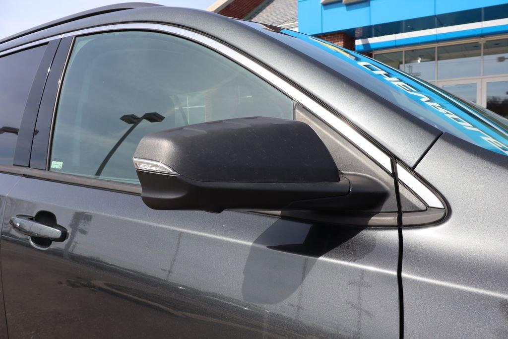 Used 2020 GMC Terrain SLE w/ Driver Convenience Package image 2