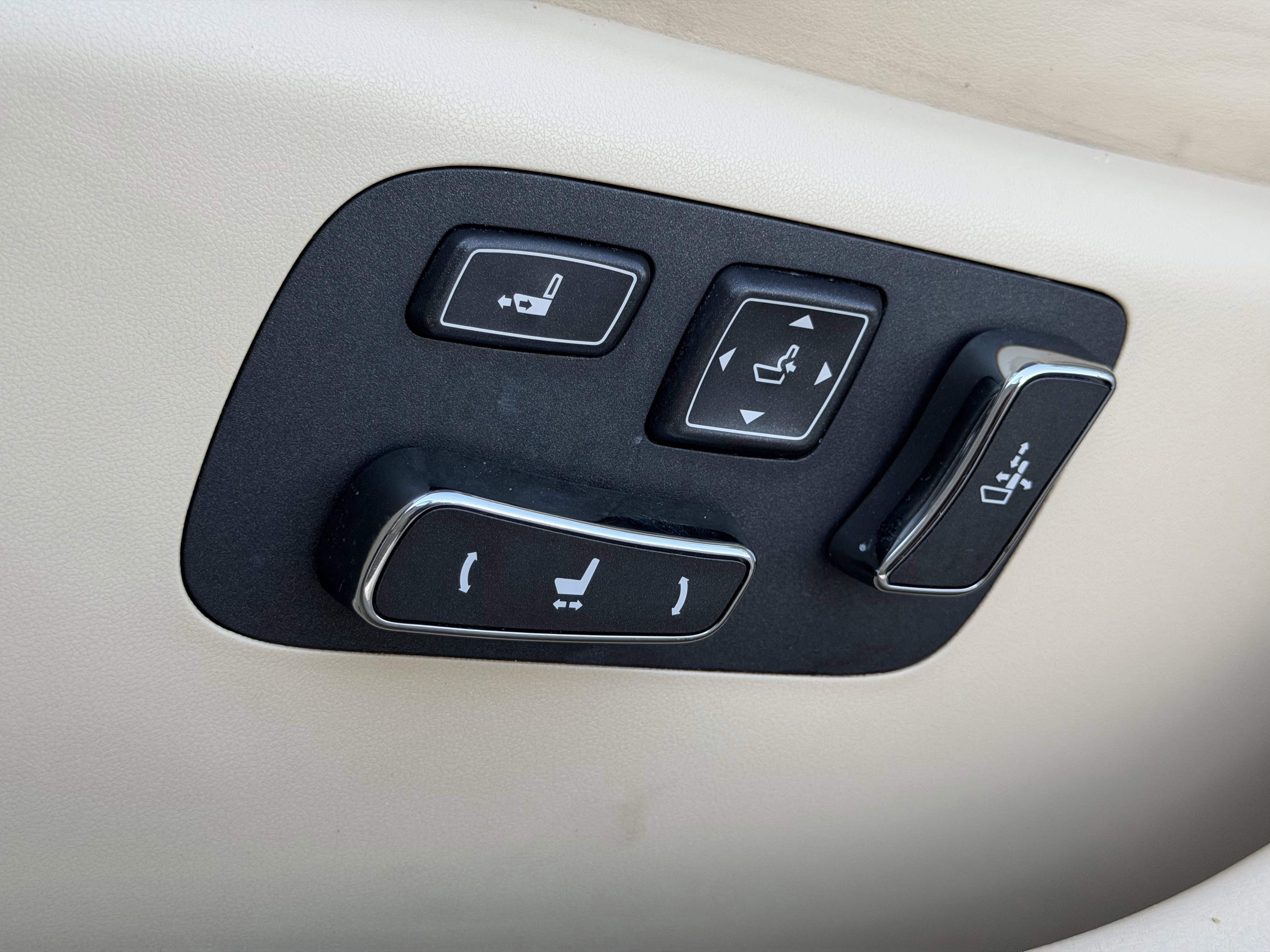 Used 2016 Lexus LS 460 AWD w/ Comfort Package image 34