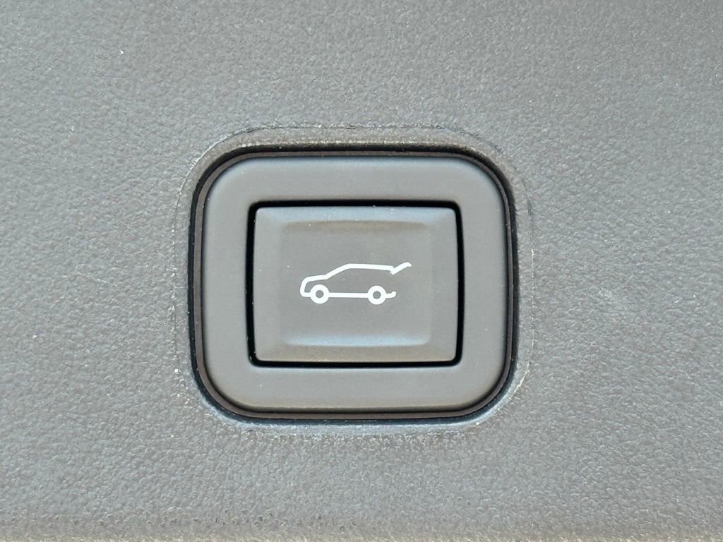 Certified 2025 Cadillac Lyriq Luxury w/ LPO, Floor Liner Package AWD/4WD image 38