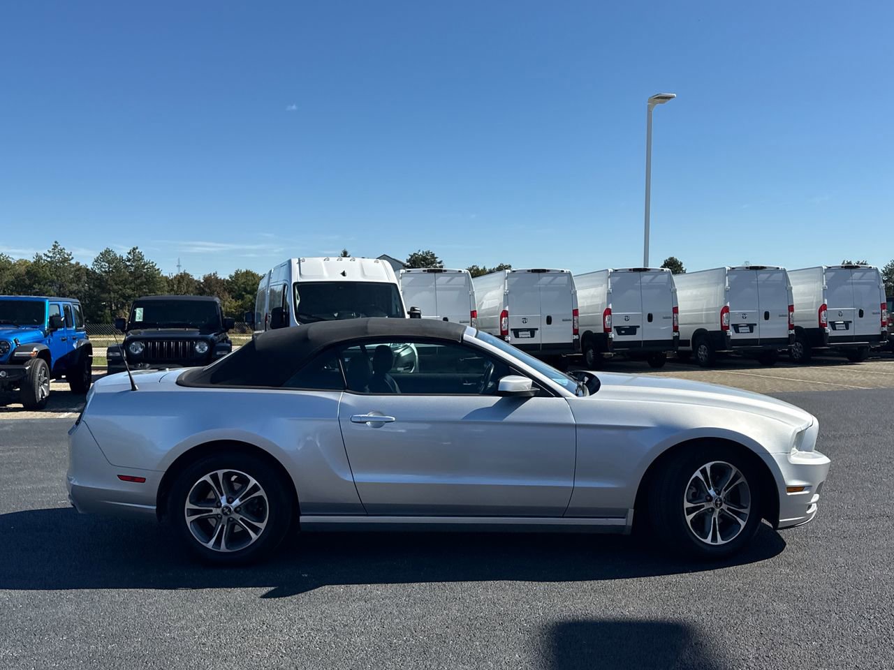 Used 2014 Ford Mustang Premium image 2