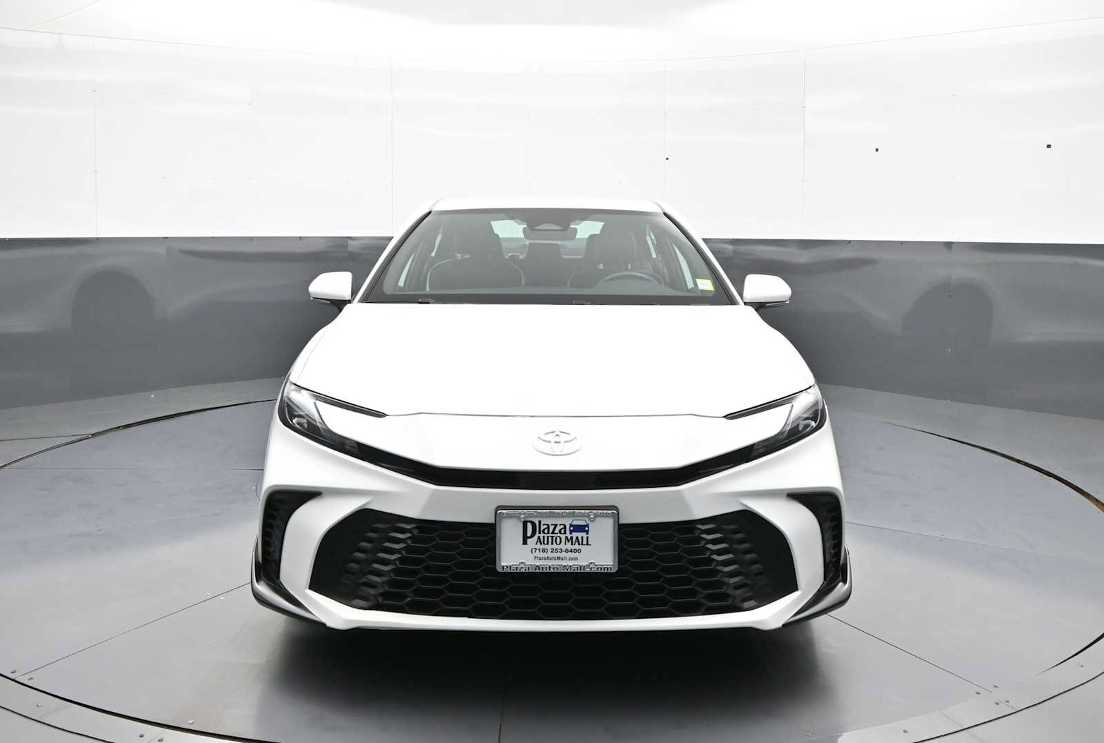 Used 2025 Toyota Camry SE w/ Convenience Package AWD/4WD image 2