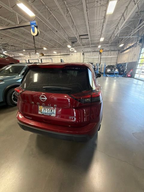Used 2025 Nissan Rogue S AWD/4WD image 10