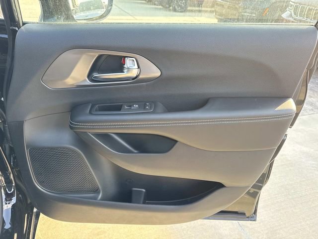 New 2026 Chrysler Pacifica Select image 15